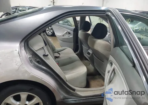 2010 Toyota Camry Le z USA, uszkodzony, nr VIN 4T1BF3EK5AU065404